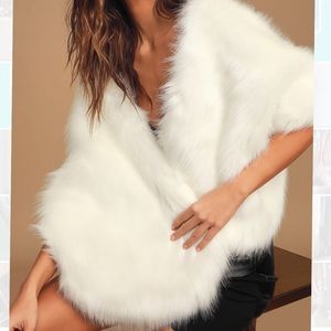 One size fits all, white shawl. No spots or marks. Brand new never worn with tag